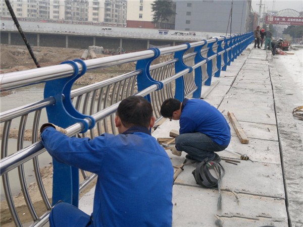 朝阳不锈钢桥梁护栏除锈维护的重要性及其方法
