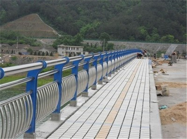 朝阳不锈钢桥梁护栏是一种什么材质的护栏